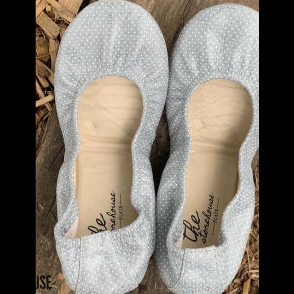 Storehouse flats gray dots! Size 8
